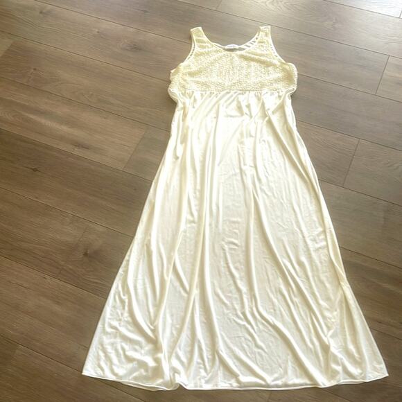 Vintage Vanity Fair size Large made in usa Cream nigth gown - Picture 1 of 11